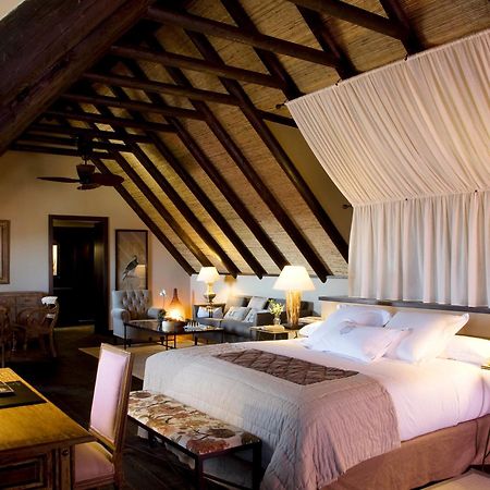 פינסטראט Asia Gardens Hotel & Thai Spa, A Royal Hideaway Hotel מראה חיצוני תמונה A suite at the Four Seasons Hotel