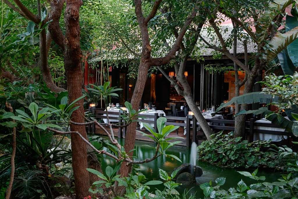 פינסטראט Asia Gardens Hotel & Thai Spa, A Royal Hideaway Hotel מראה חיצוני תמונה The restaurant in 2008