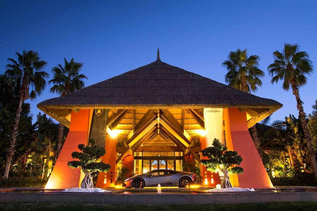פינסטראט Asia Gardens Hotel & Thai Spa, A Royal Hideaway Hotel מראה חיצוני תמונה The entrance of the resort