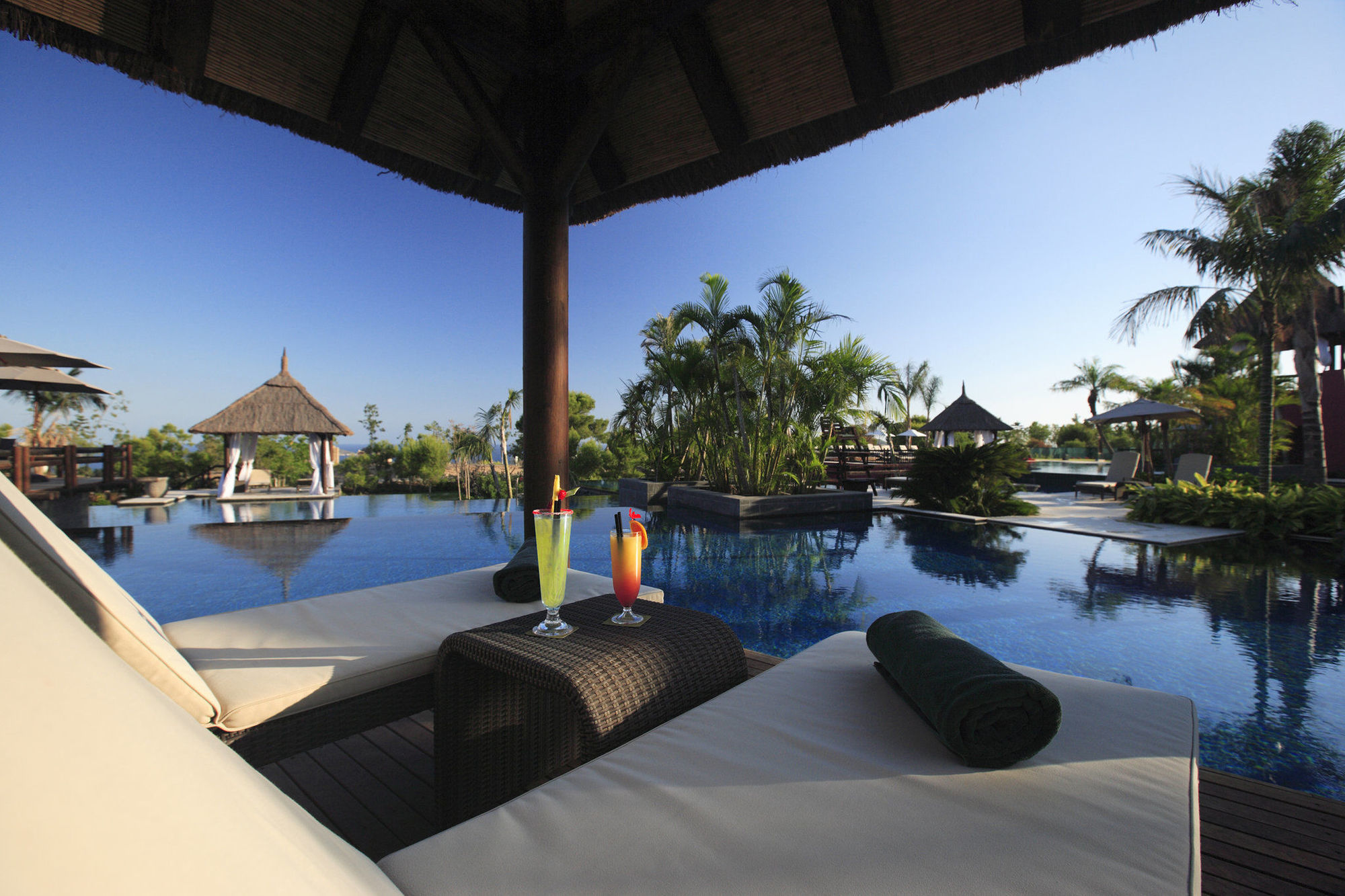 פינסטראט Asia Gardens Hotel & Thai Spa, A Royal Hideaway Hotel מתקנים תמונה The pool at the resort