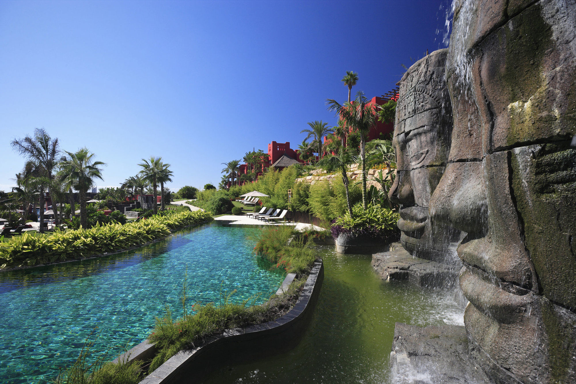 פינסטראט Asia Gardens Hotel & Thai Spa, A Royal Hideaway Hotel מתקנים תמונה The pool at the Hard Rock Hotel
