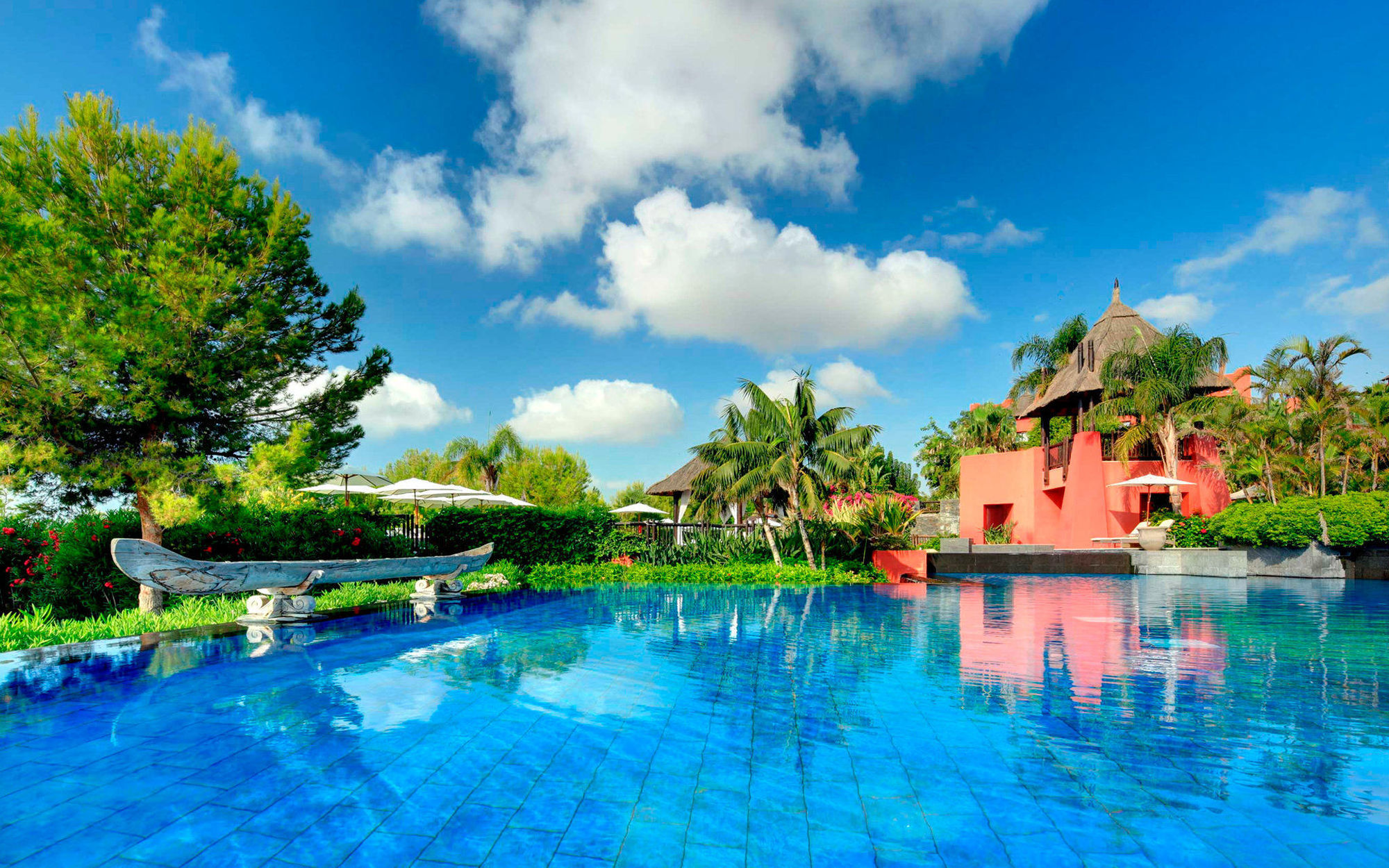 פינסטראט Asia Gardens Hotel & Thai Spa, A Royal Hideaway Hotel מתקנים תמונה The pool at the resort