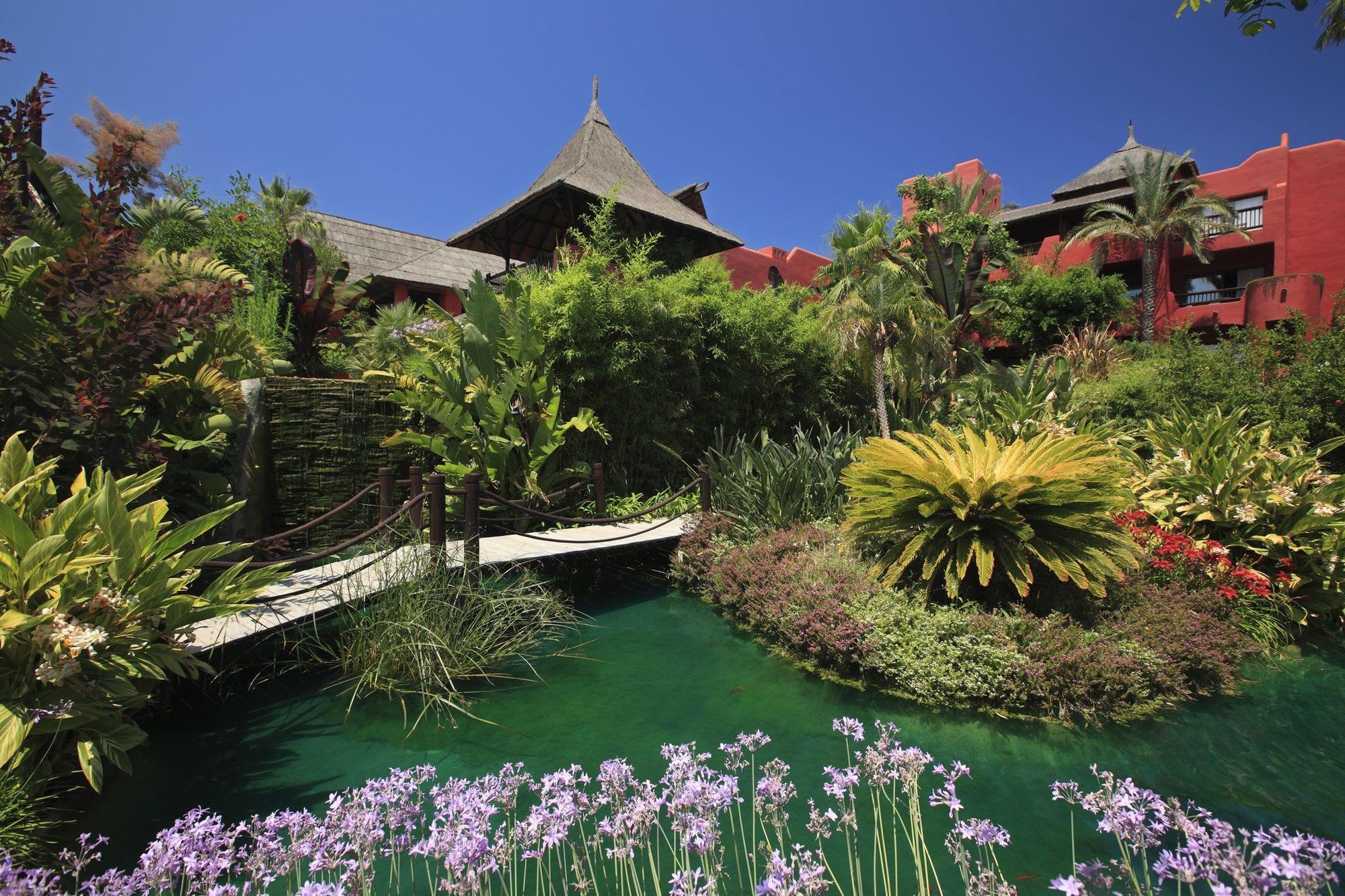 פינסטראט Asia Gardens Hotel & Thai Spa, A Royal Hideaway Hotel מראה חיצוני תמונה The resort's gardens