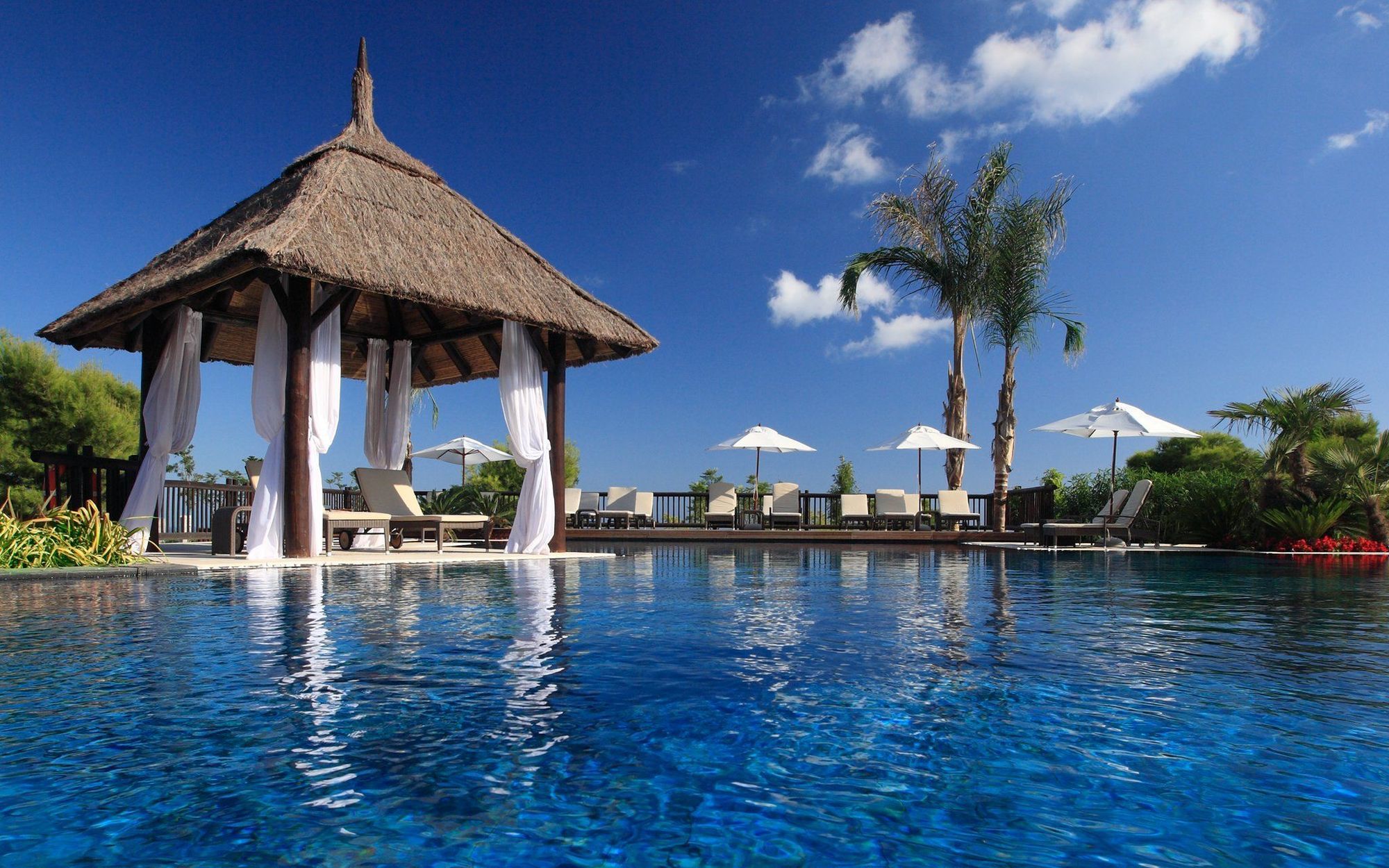 פינסטראט Asia Gardens Hotel & Thai Spa, A Royal Hideaway Hotel מתקנים תמונה The swimming pool at the resort