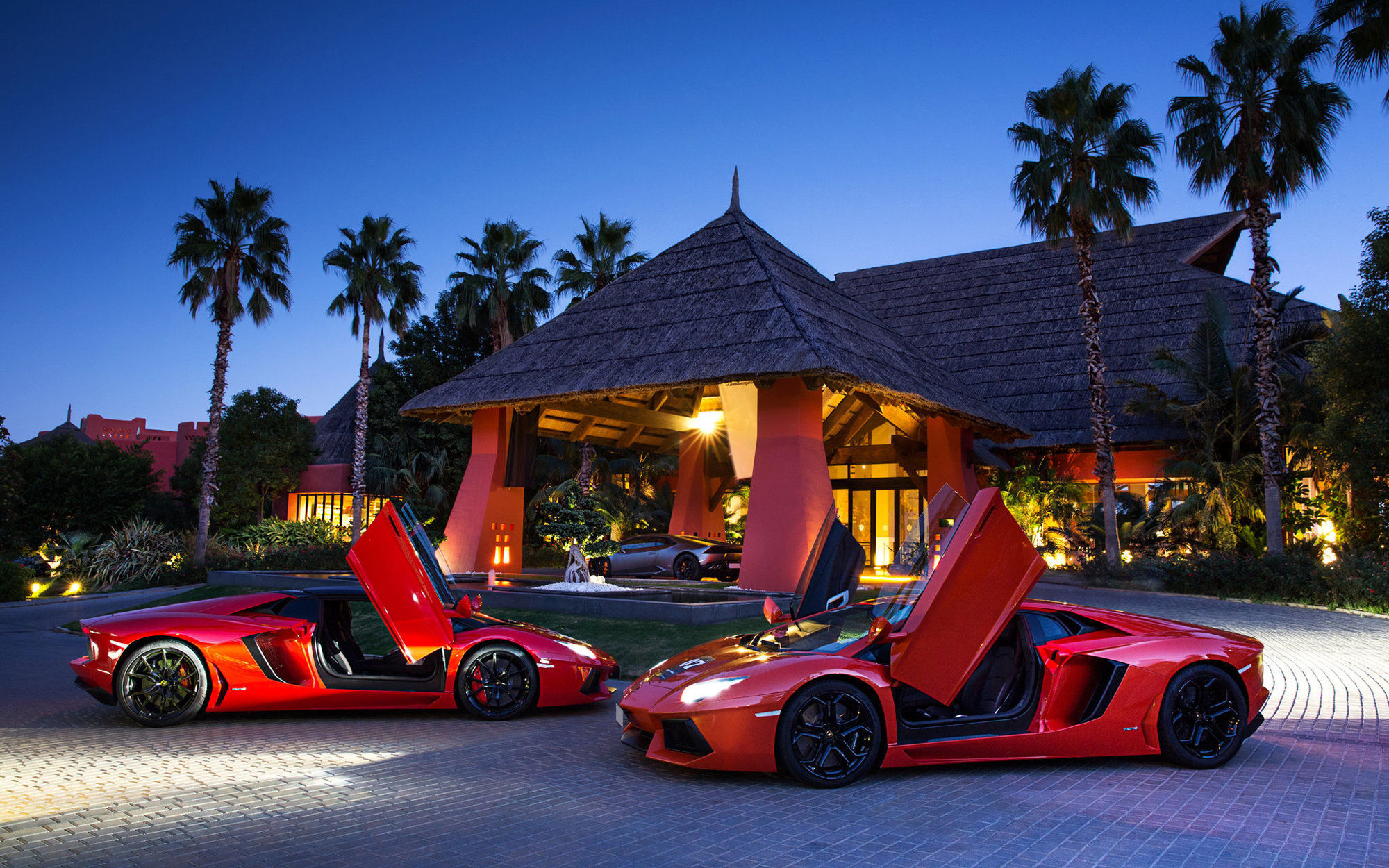 פינסטראט Asia Gardens Hotel & Thai Spa, A Royal Hideaway Hotel מראה חיצוני תמונה Lamborghini Aventador