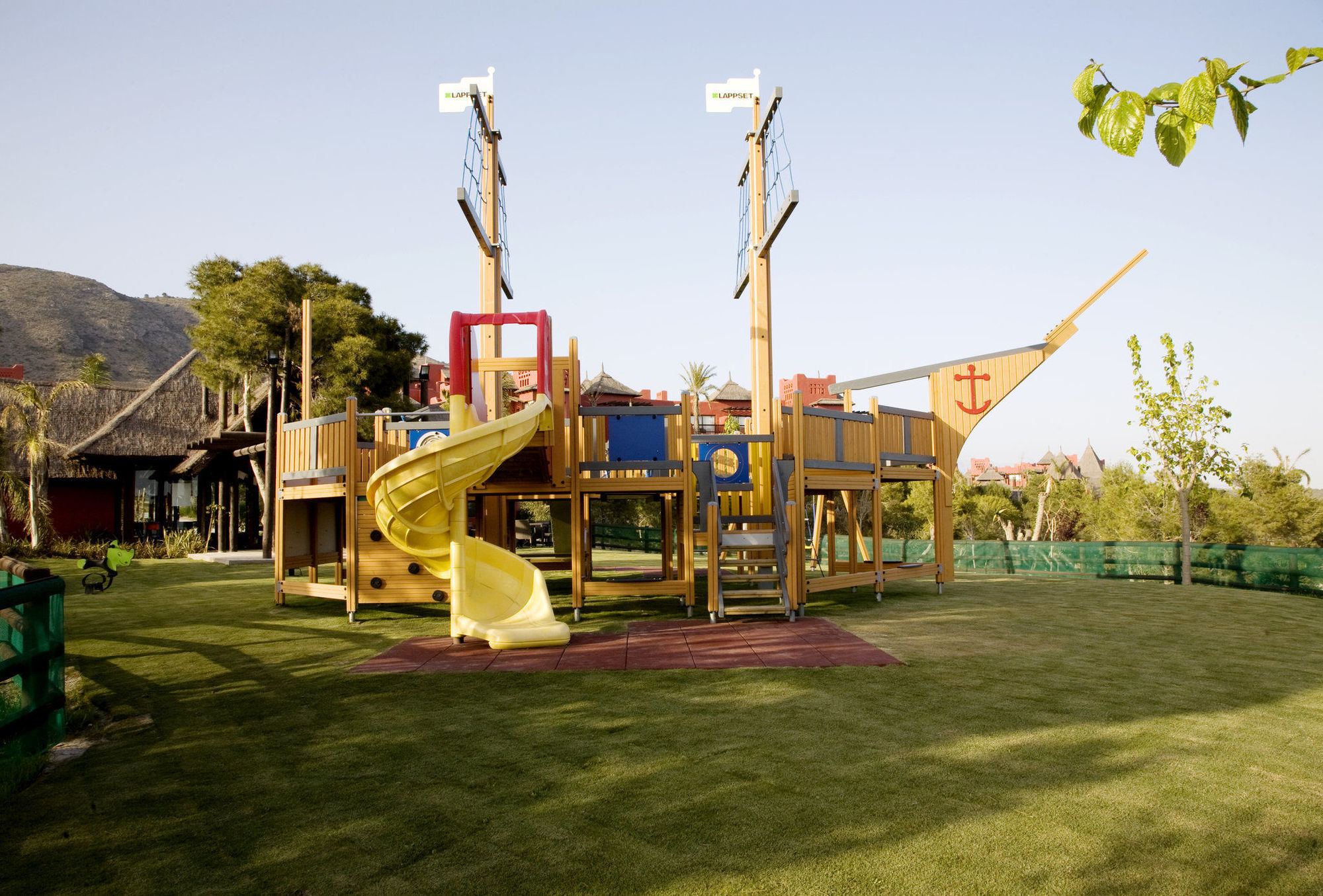 פינסטראט Asia Gardens Hotel & Thai Spa, A Royal Hideaway Hotel מתקנים תמונה Playground at the resort