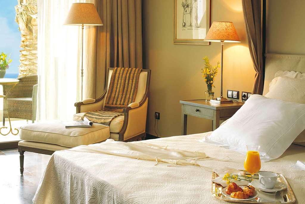 פינסטראט Asia Gardens Hotel & Thai Spa, A Royal Hideaway Hotel חדר תמונה A room at the hotel